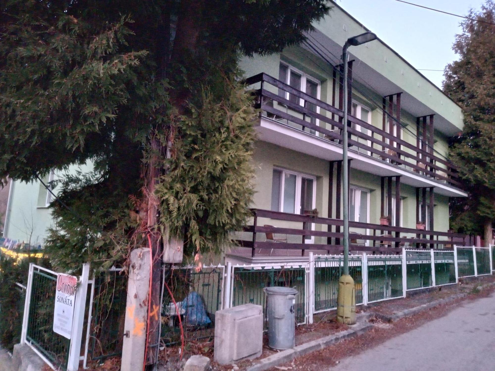 Garni Hotel Sonata Trenčianske Teplice Exteriör bild
