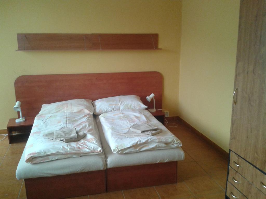Garni Hotel Sonata Trenčianske Teplice Exteriör bild