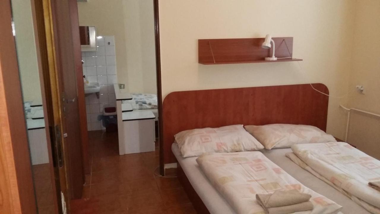 Garni Hotel Sonata Trenčianske Teplice Exteriör bild