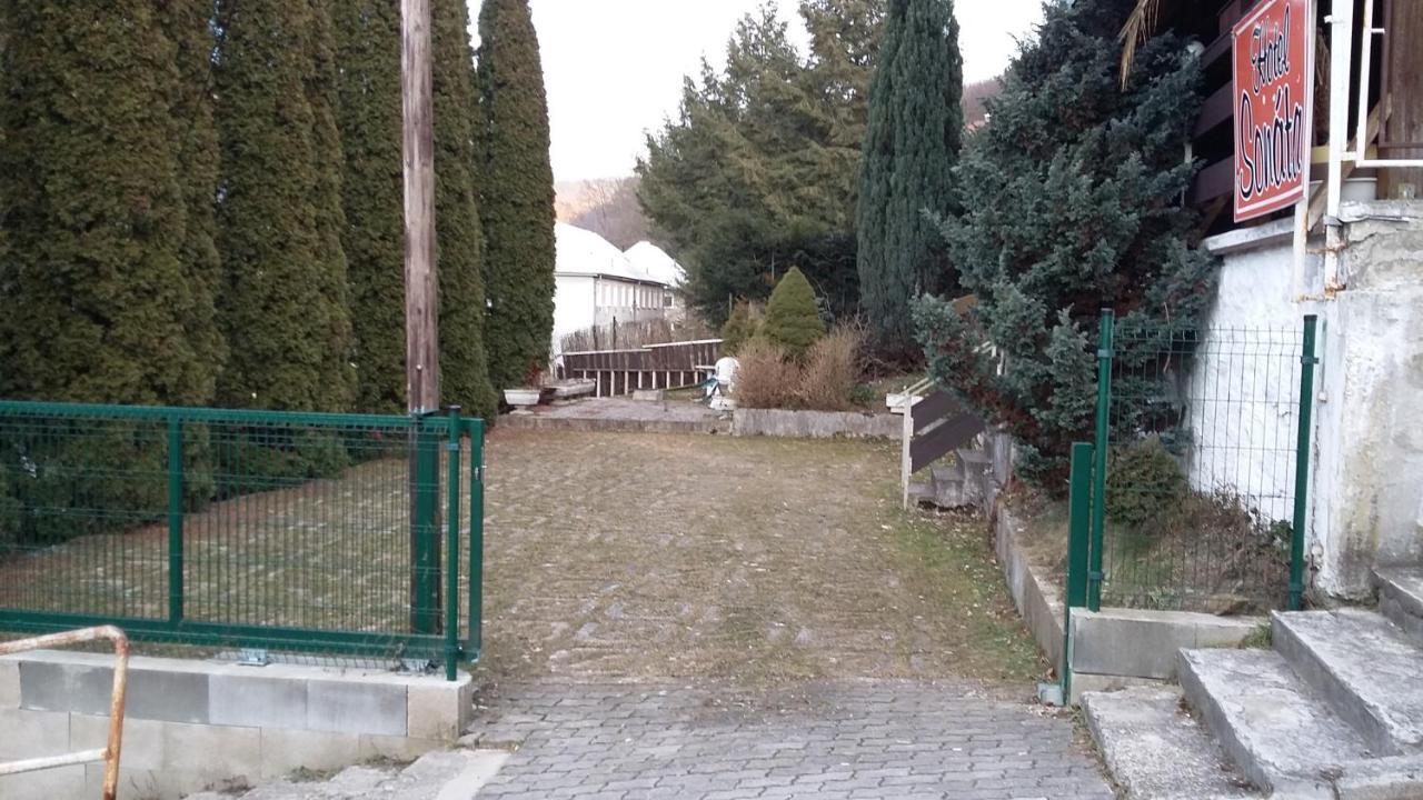 Garni Hotel Sonata Trenčianske Teplice Exteriör bild